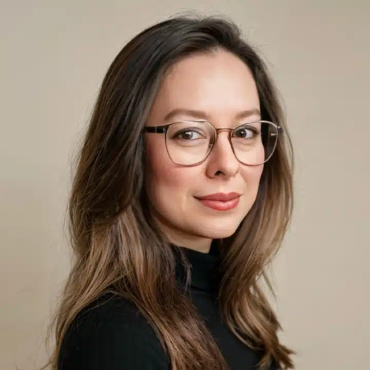 Portrait of Yoana Luna a compassionate mental health professional focused on emotional wellbeing