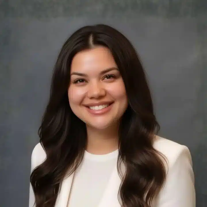 Portrait of Dahvina Rondaris a compassionate mental health professional focused on emotional wellbeing